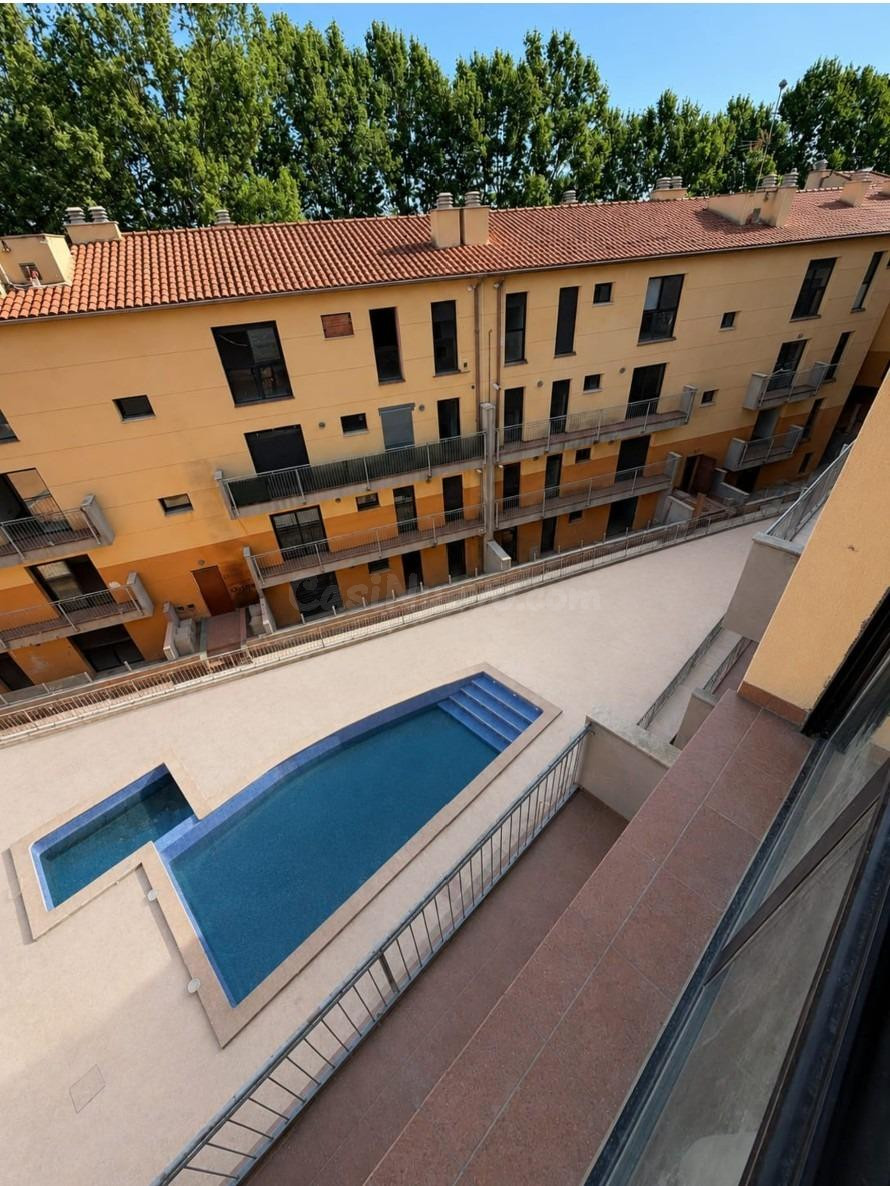 Piso  con terraza privada y piscina comunitaria en Les Borges Blanques