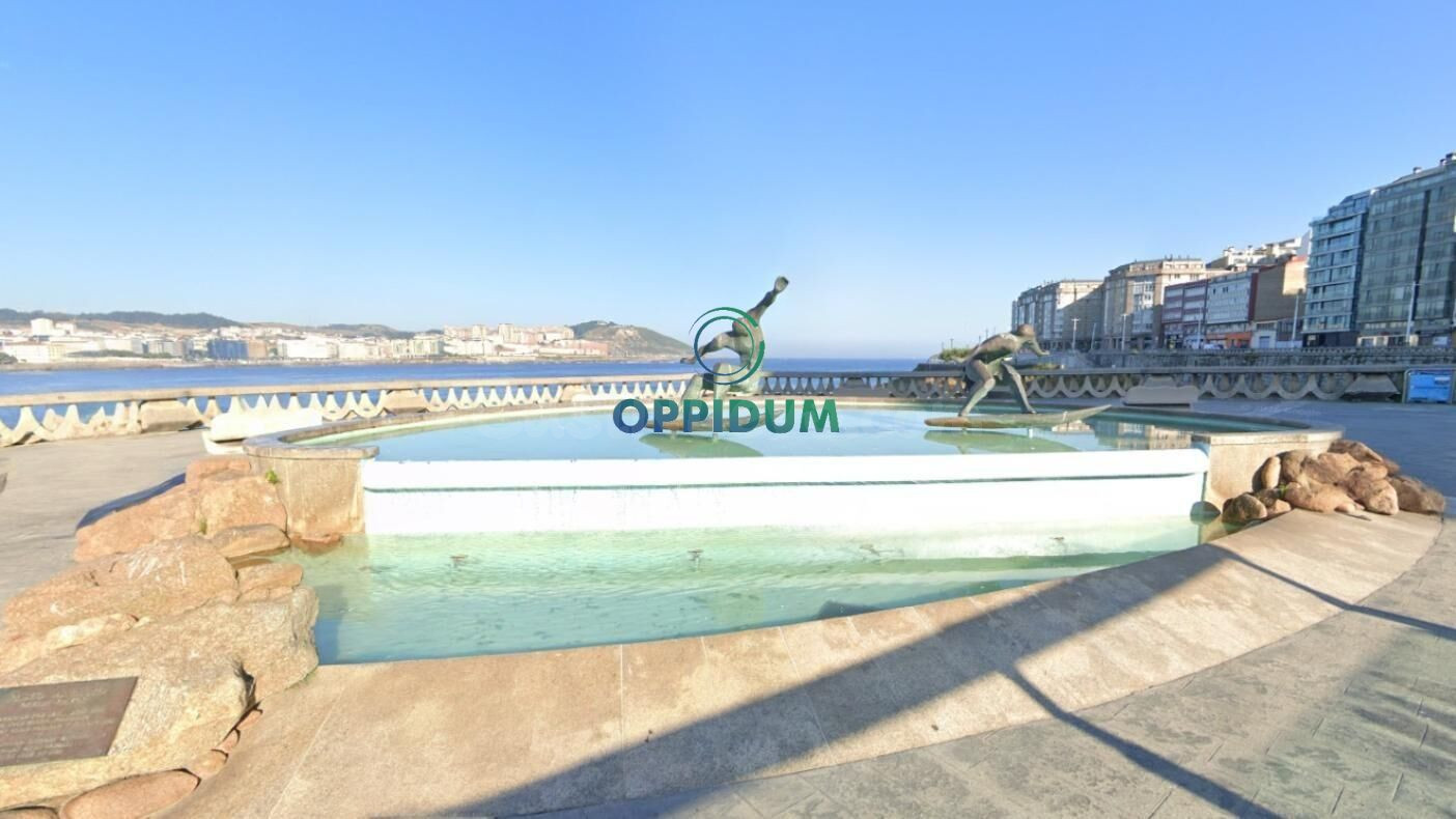 Venta Piso con vistas al mar en Zalaeta, A Coruña, 3 dormitorios, garaje y trastero junto a las playas