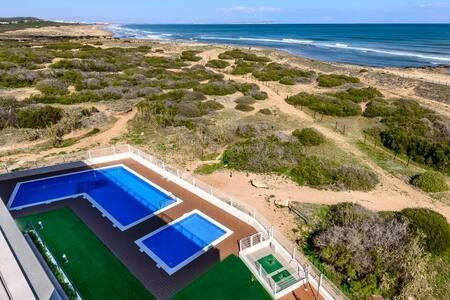 ATICO EN LA MATA DE 2 HAB 2 BAÑOS CON PISCINA COMUNITARIA A 100 METROS DE LA PLAYA