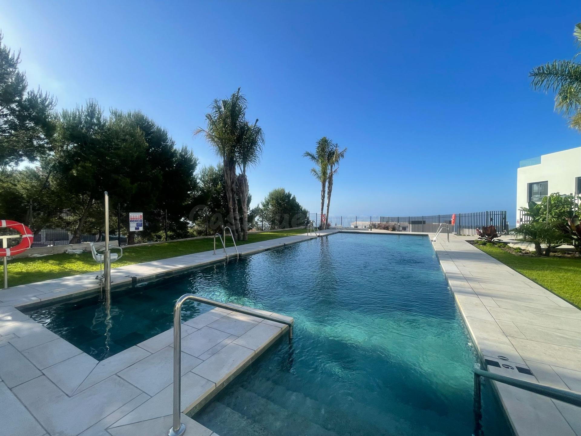 Ático Premium con amplia Terraza, Vistas al Mar y Solarium