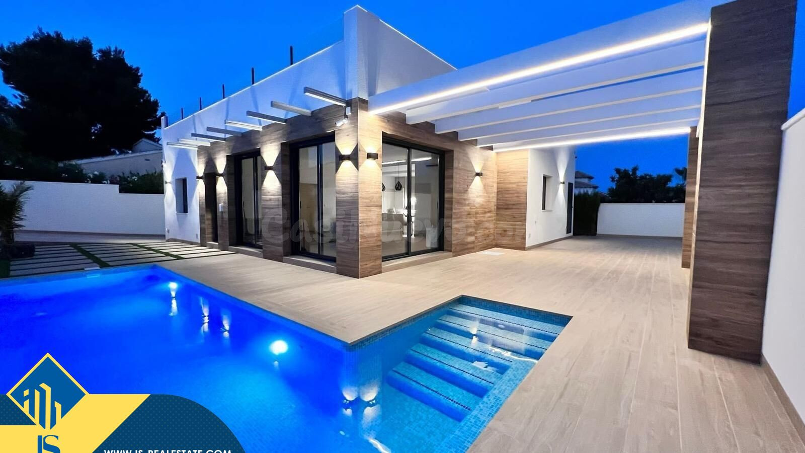 Villa de lujo reformada con piscina privada en Villamartín – Orihuela Costa