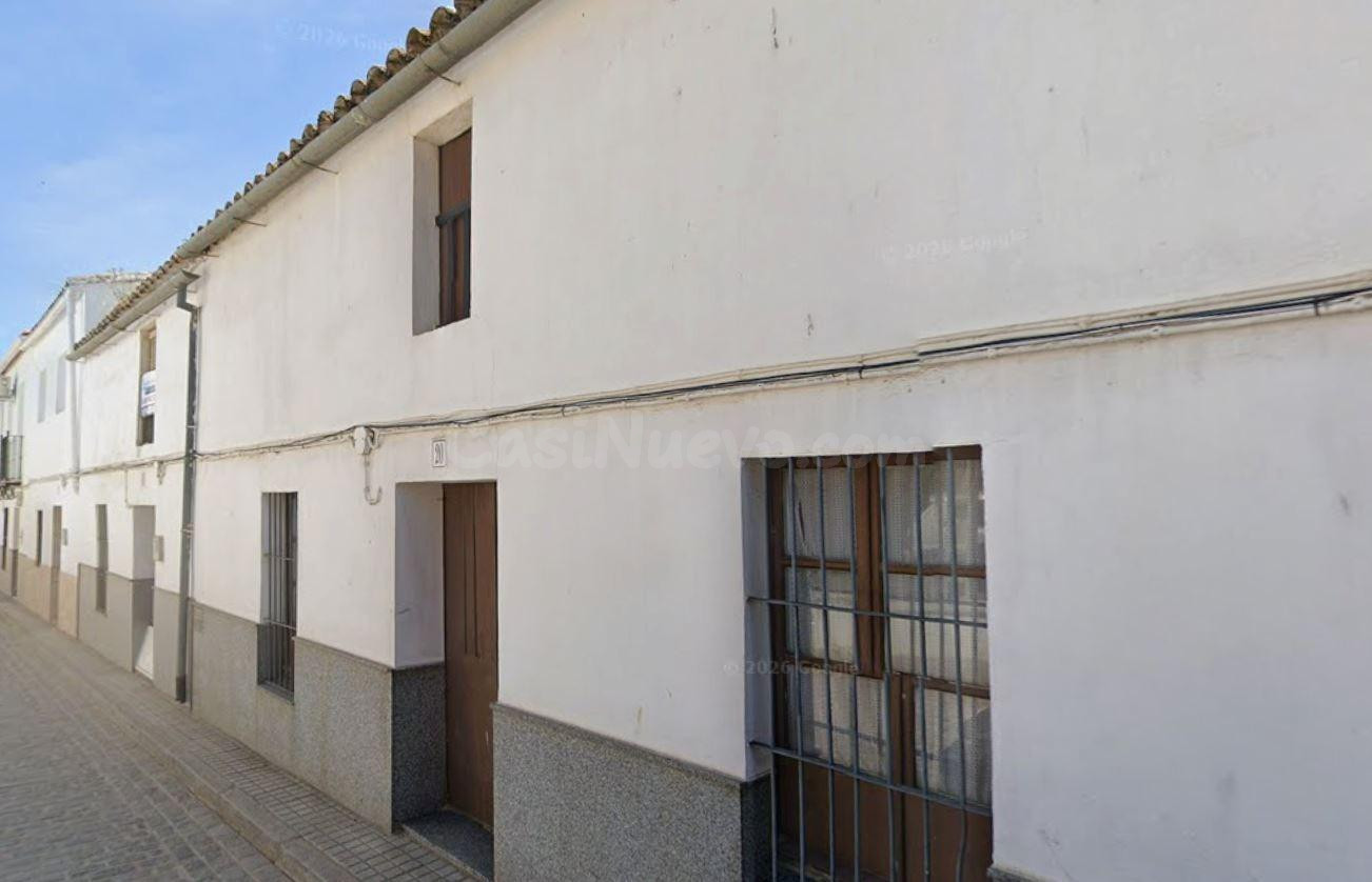 SE VENDE CASA ADOSADA OKUPADA EN AV CONSTITUCION (LA) 20 GUA