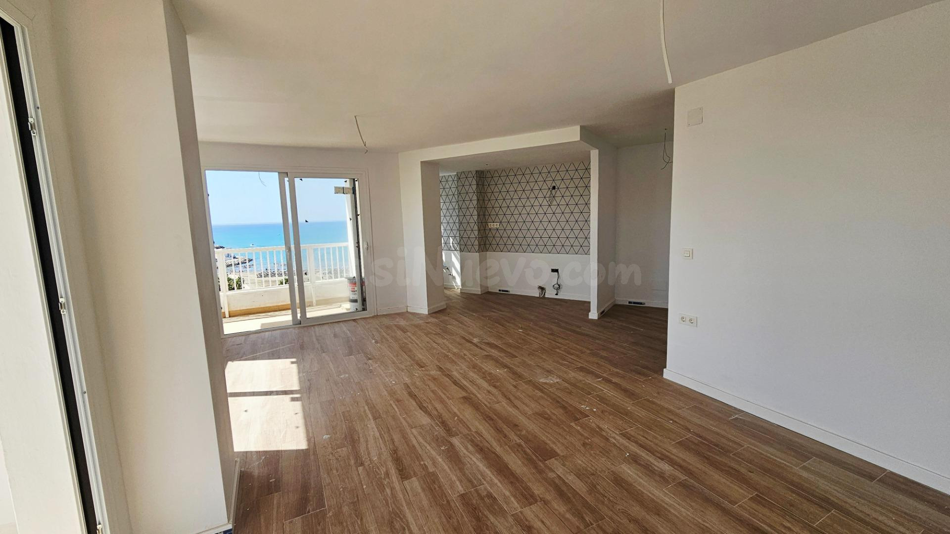 Piso de 2 dormitorios a la venta en Puerto Marina, Benalmádena