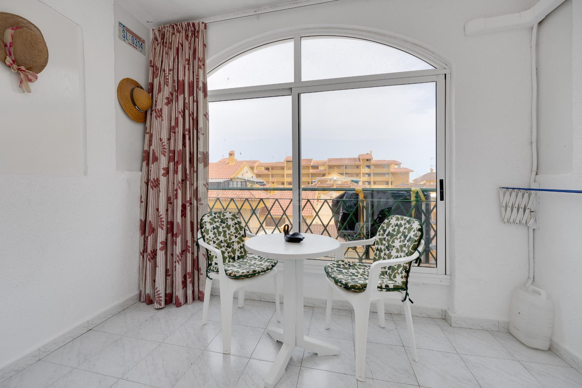 Apartamento de 1 dormitorio con plaza de garaje y piscina comunitaria en La Mata