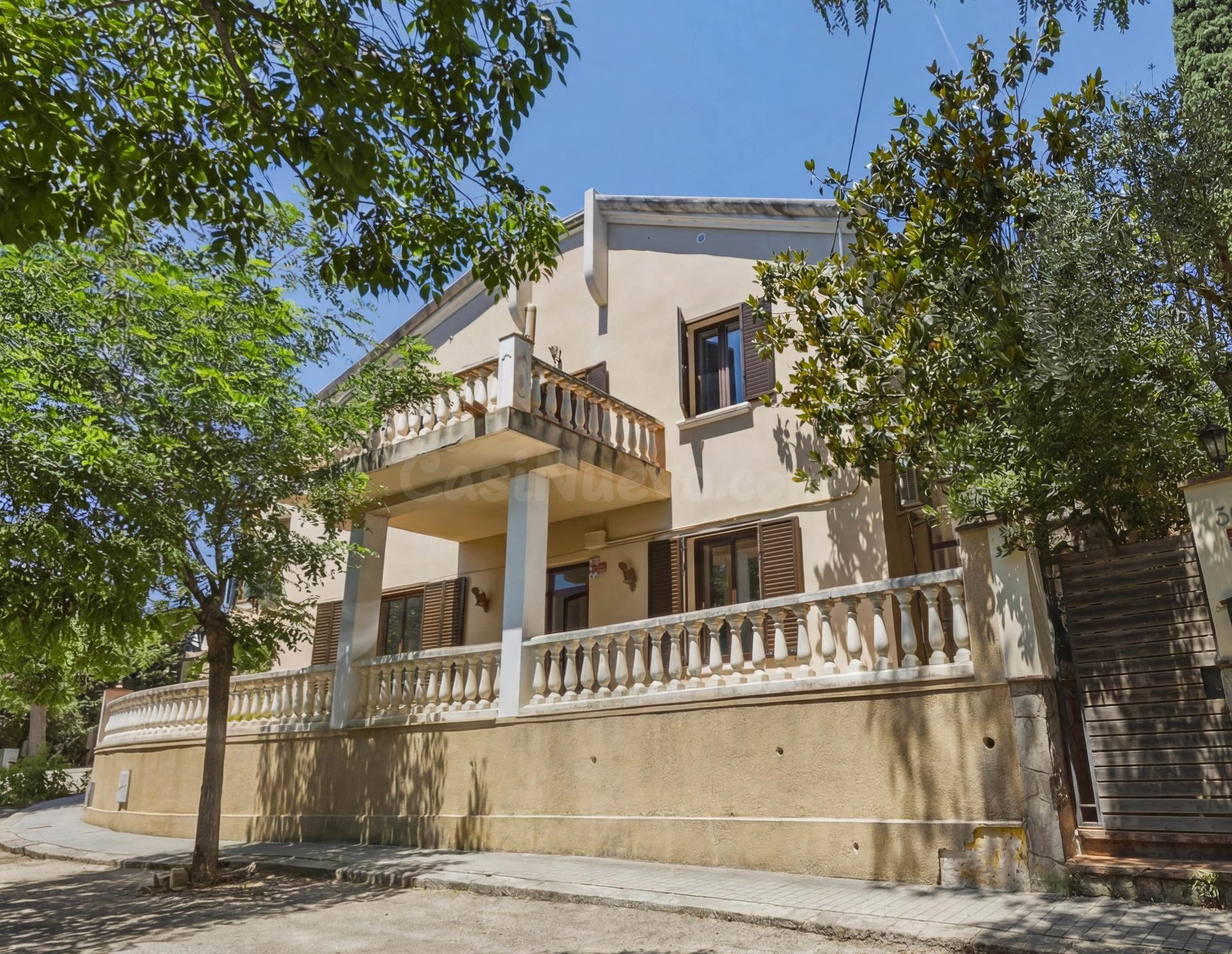 Casa unifamiliar con jardín y vistas al mar en Vallvidrera/  - foto 2