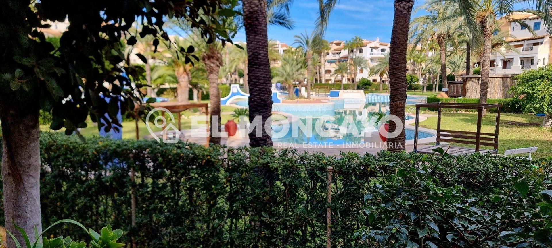 Fantástico apartamento con terraza privada en la exclusiva urbanicación de Aldea del Mar, a 300m de las playas de Torrevieja, Costa Blanca