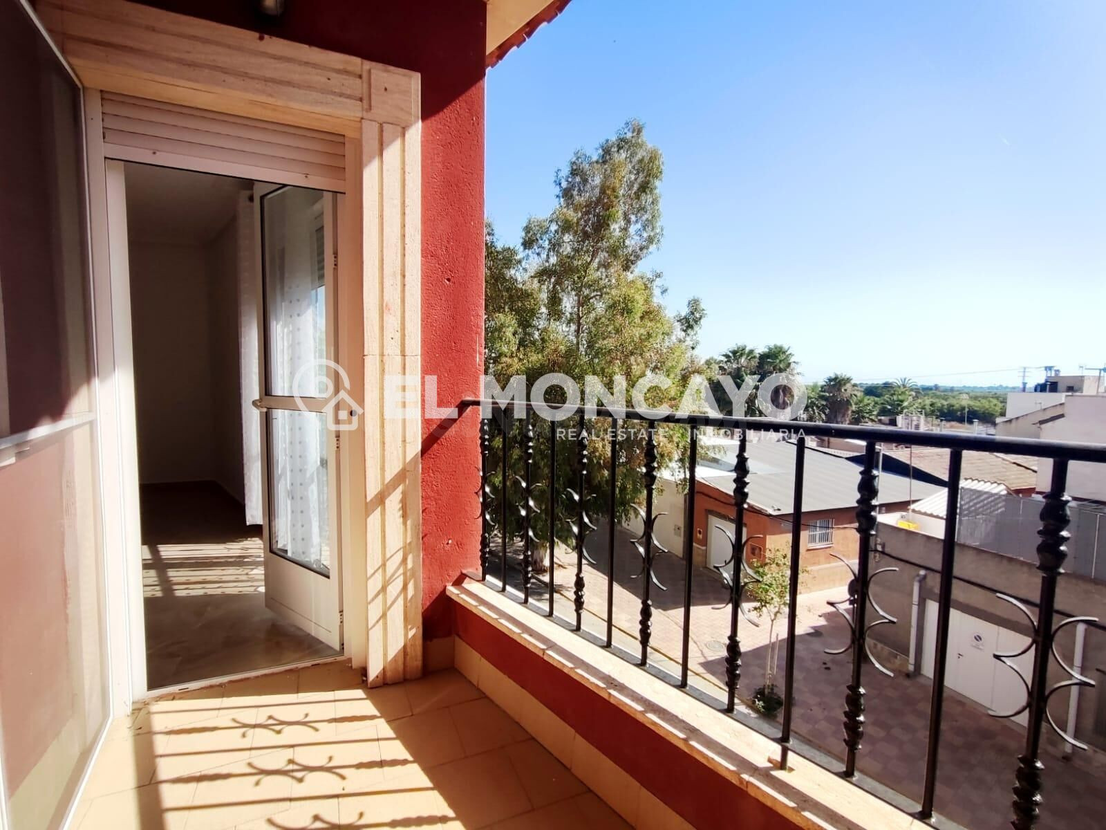 Fantástico apartamento con terraza en la tranquila localidad de Jacarilla, Alicante, Costa Blanca