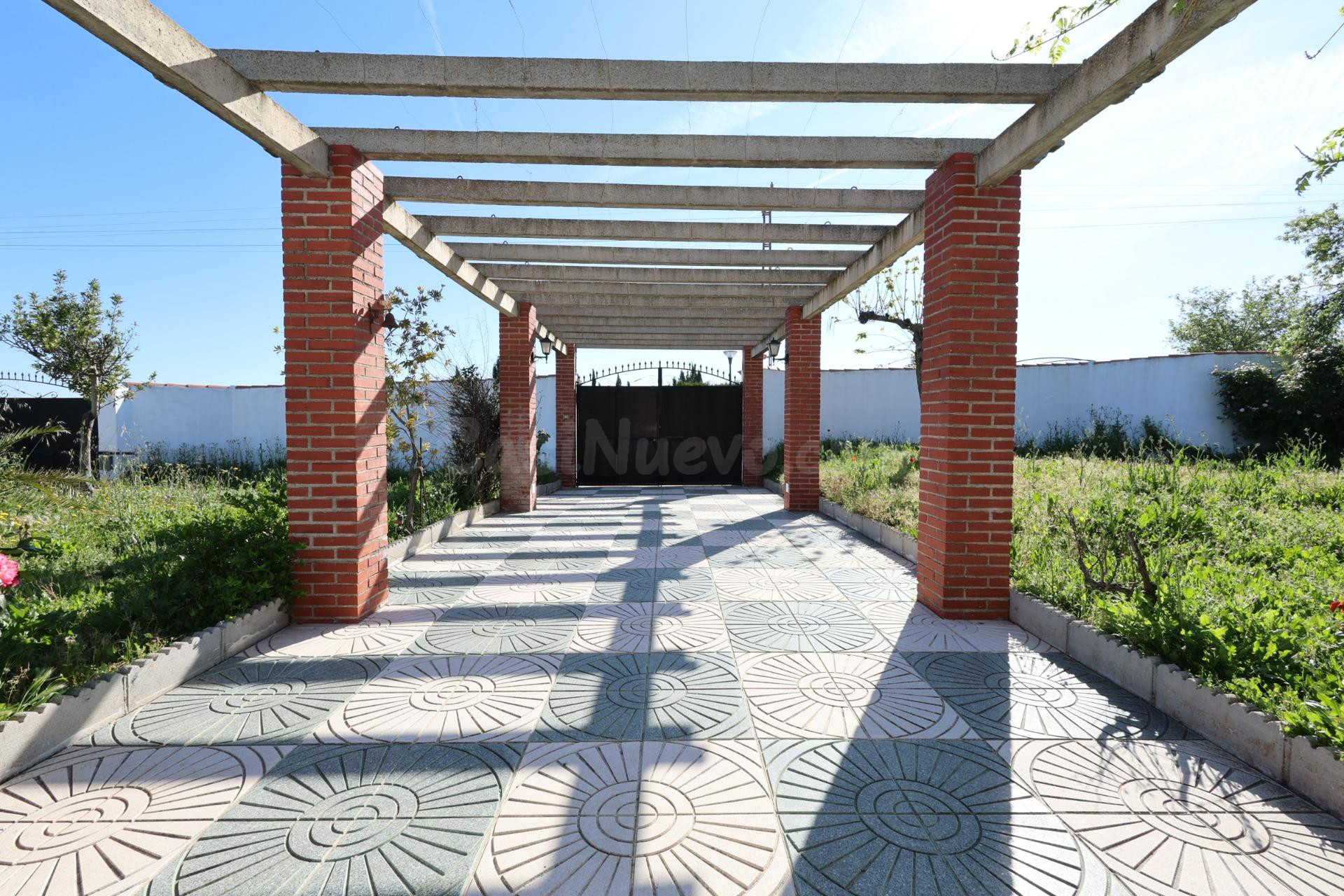 Casa reformada con piscina en parcela de 2.500 m2 (urbano y rústico)