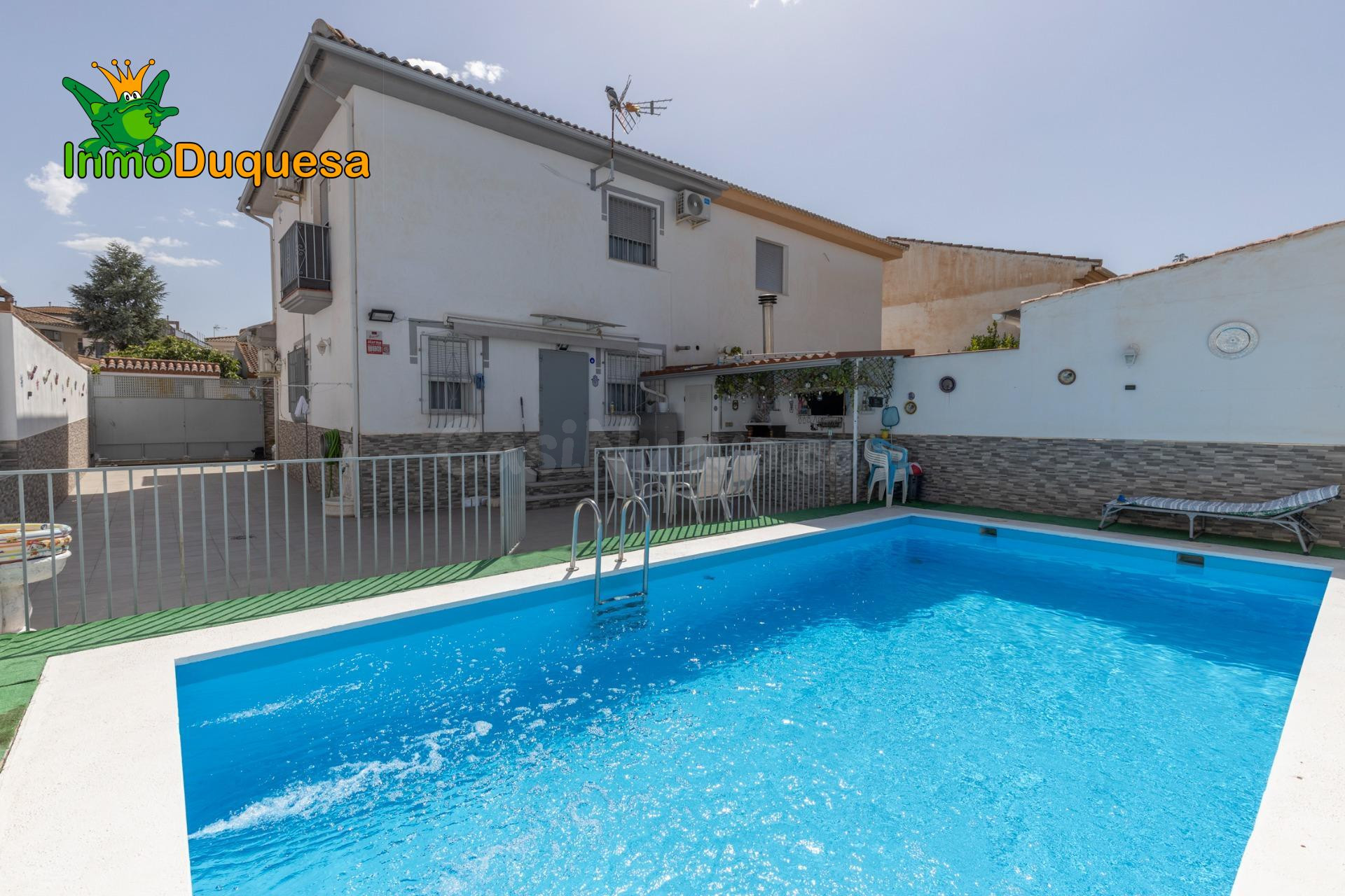 Casa de 2 plantas en Lachar.Con piscina privada.