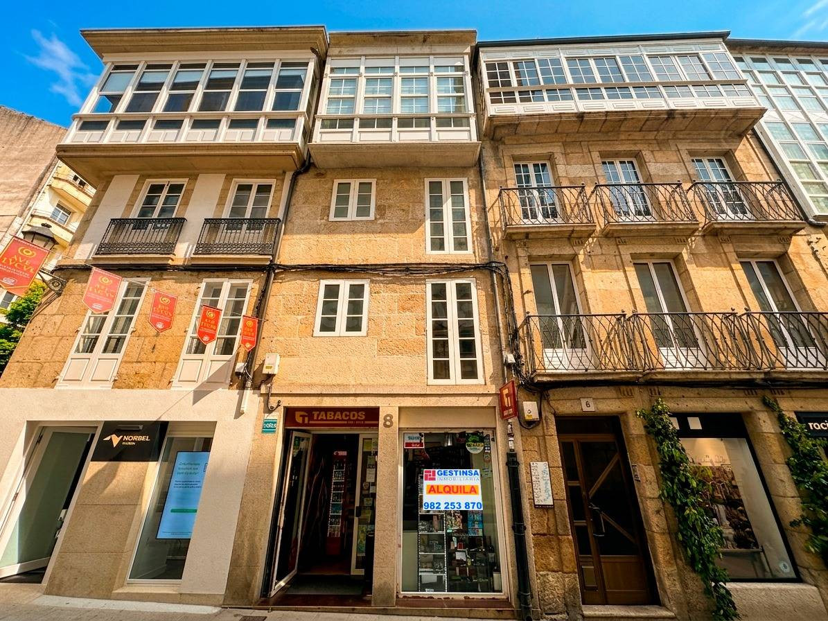 Edificio comercial con ascensor junto al Ayuntamiento de Lugo – 1.500 €/mes