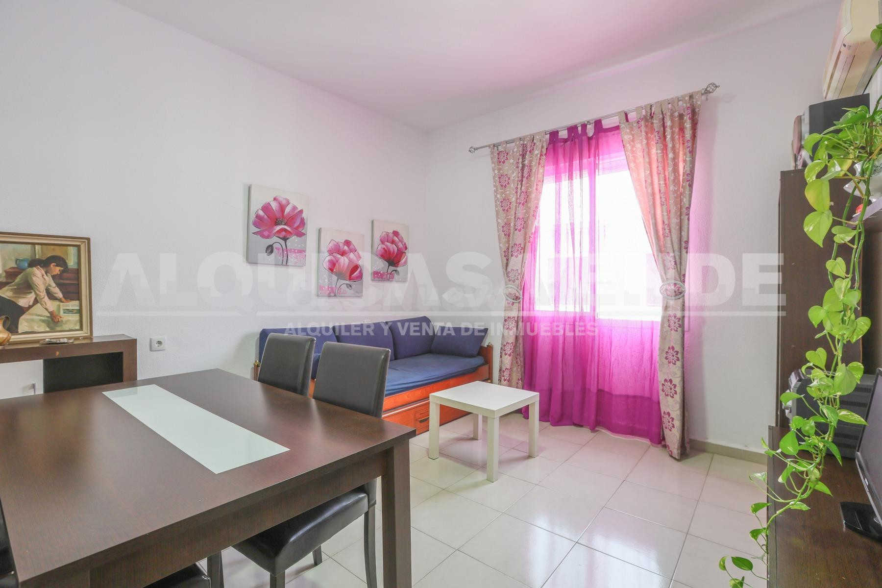 Centro Sevilla. Excelente vivienda exterior, muy luminosa. 4 dormitorios y 2 baños.