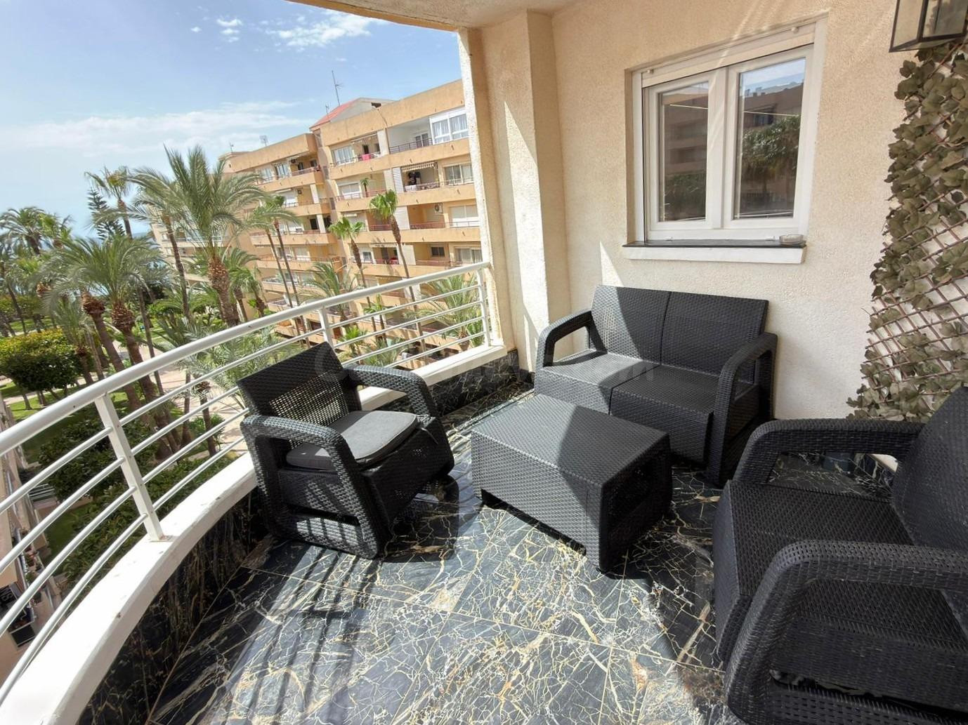 Apartamento junto al mar en Los Locos con licencia turística en Torrevieja