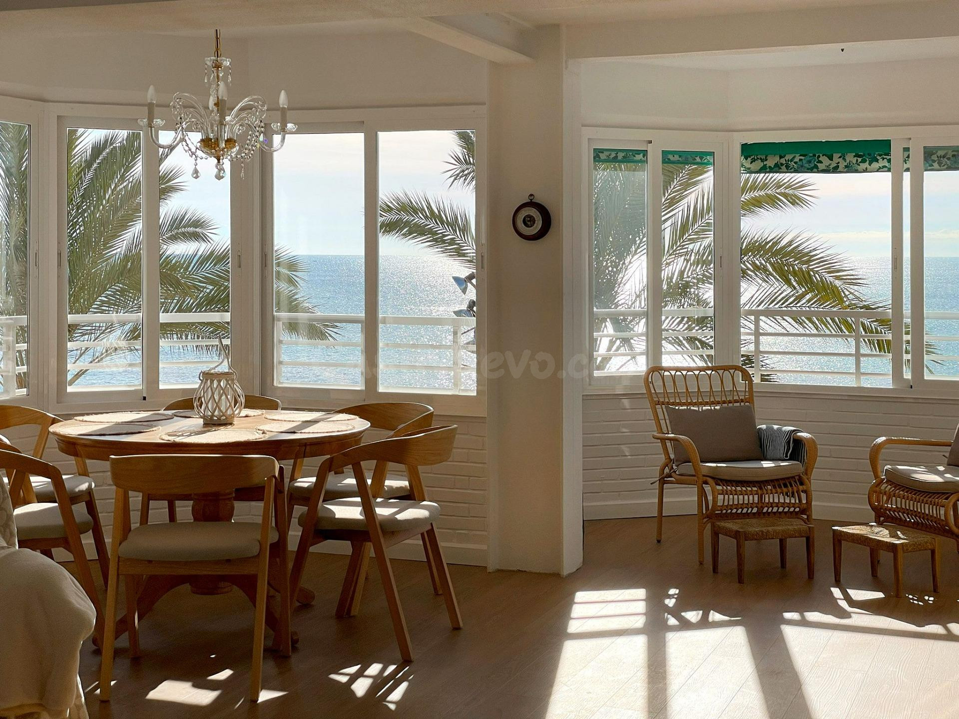 APARTAMENTO CON 3 DORMITORIOS EN PRIMERA LINEA CON VISTAS AL MAR-ALQUILER TEMPORAL