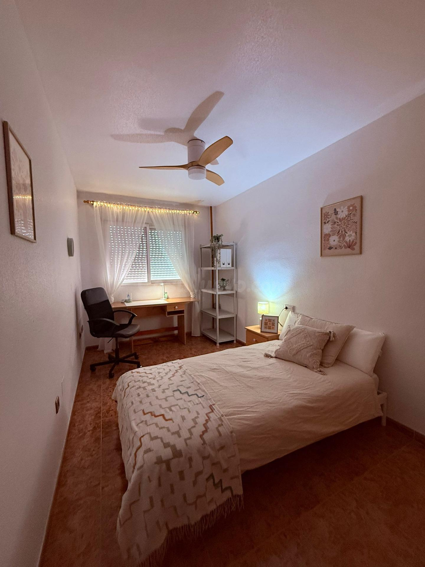 Acogedora Habitación en La Ñora - Ideal para CHICAS Estudiantes