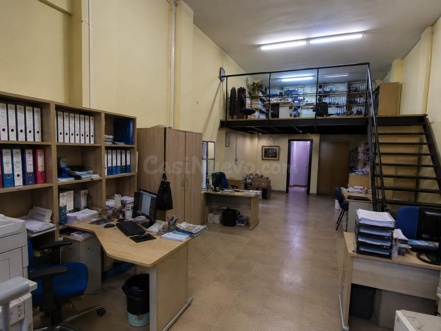 ¡LOCAL COMERCIAL CON ALTILLO EN UNA DE LAS MEJORES ZONAS DE MÁLAGA!