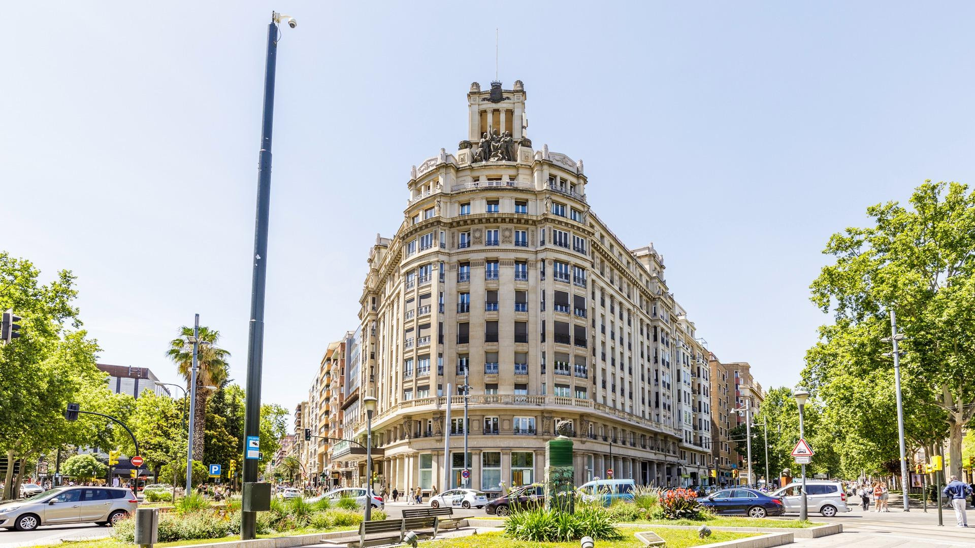 ESPECTACULAR VIVIENDA SEÑORIAL EN EDIFICIO ICONICO DEL CENTRO DE ZARAGOZA