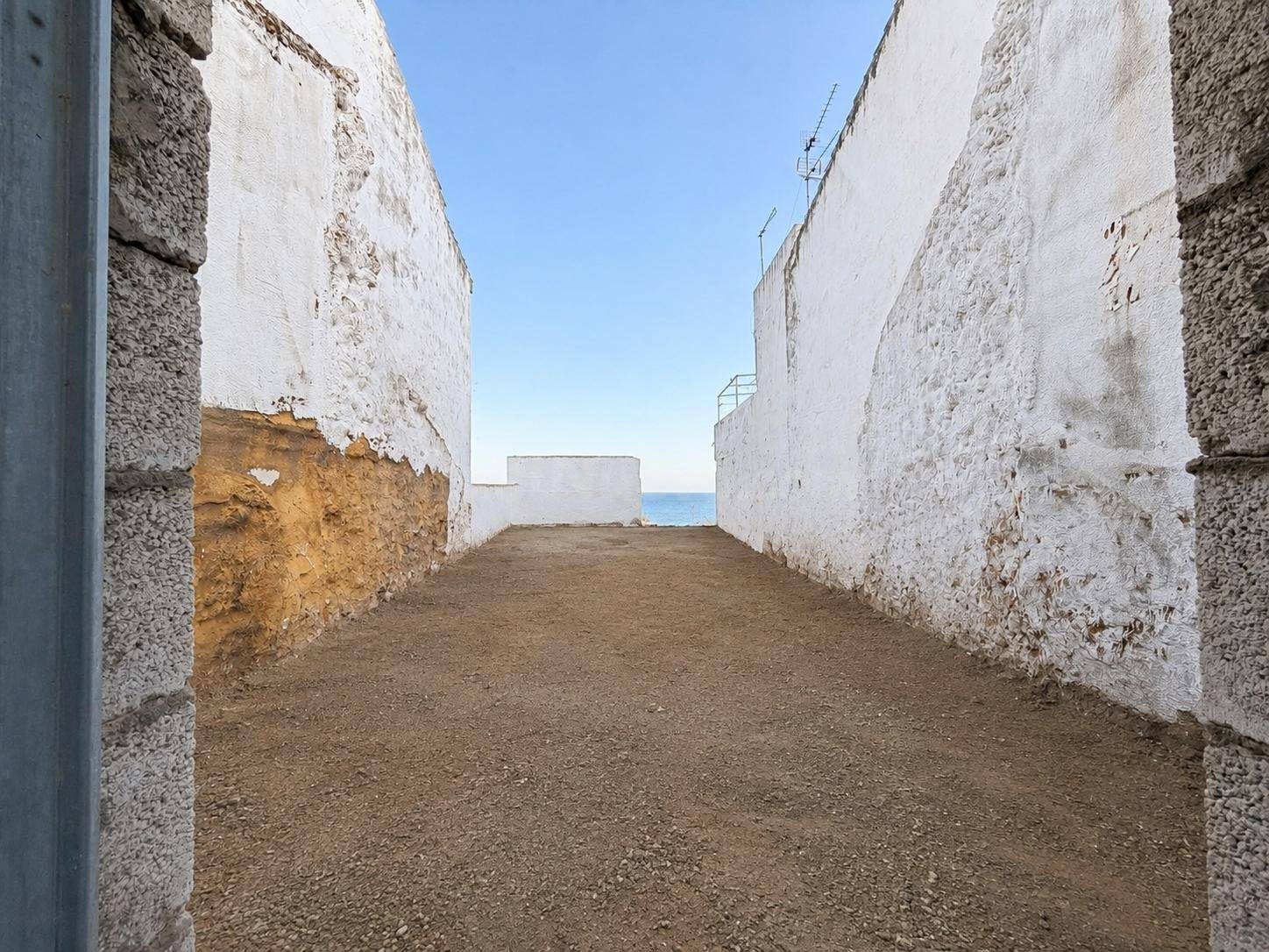 Parcela urbana exclusiva en Benalmádena Pueblo, residencial para dos viviendas unifamiliares
