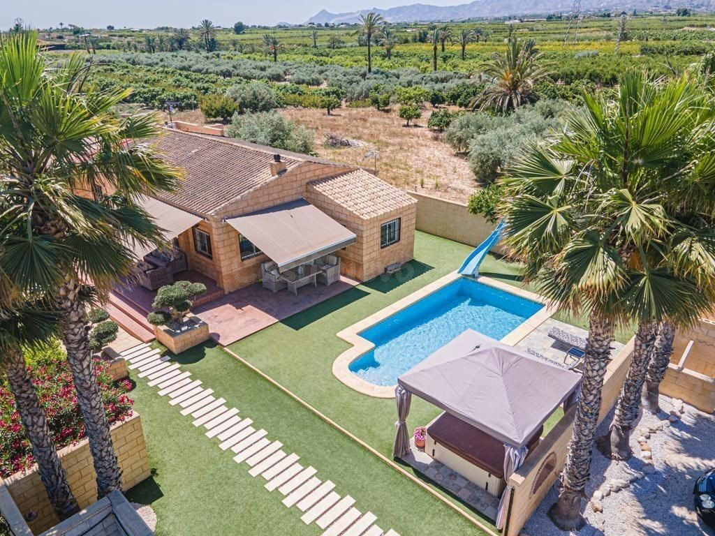 Casa de campo 5 habitaciones 197m² en venta - Pueblo 11