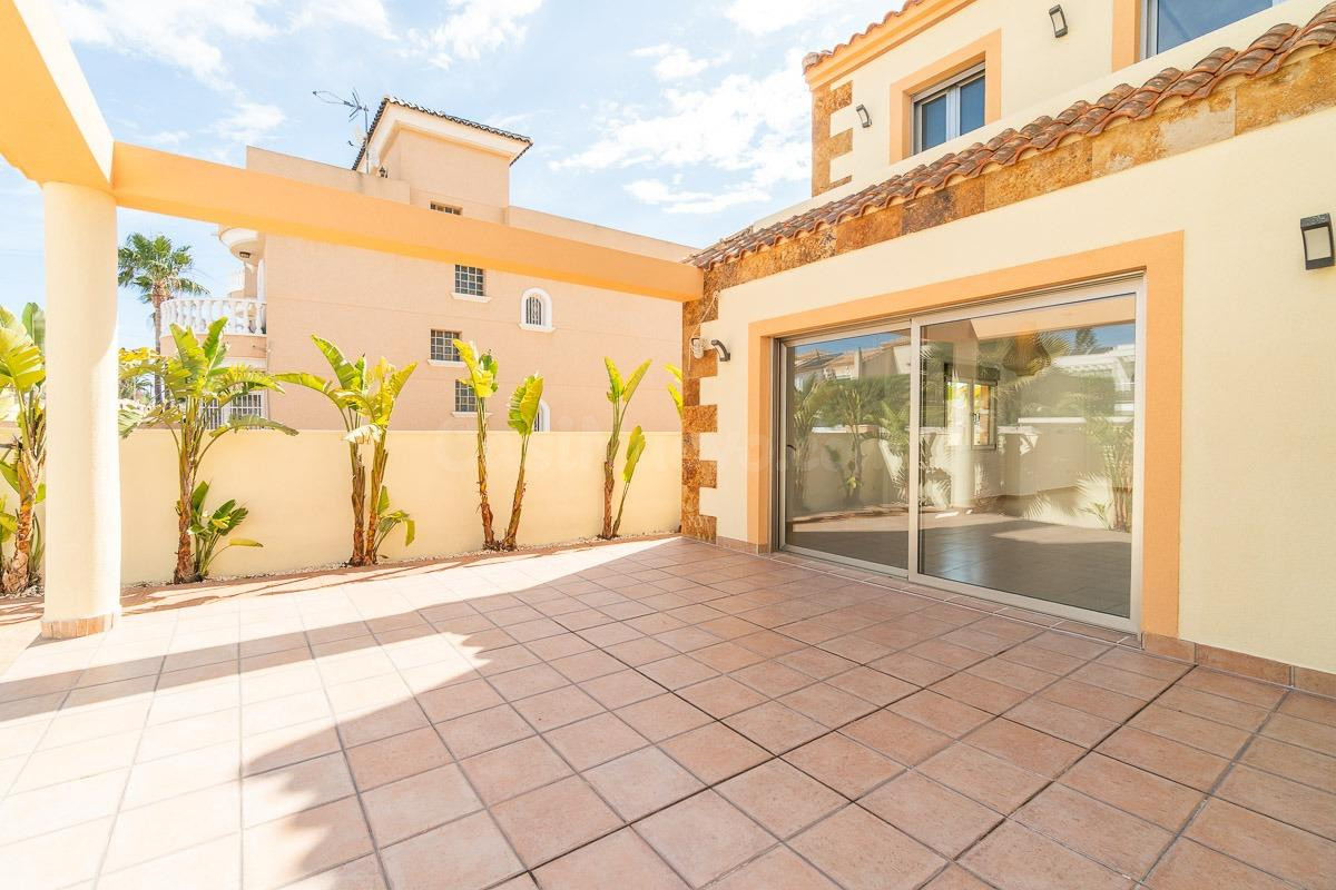 VILLA EN TORREVIEJA (ZONA AGUAS NUEVAS)