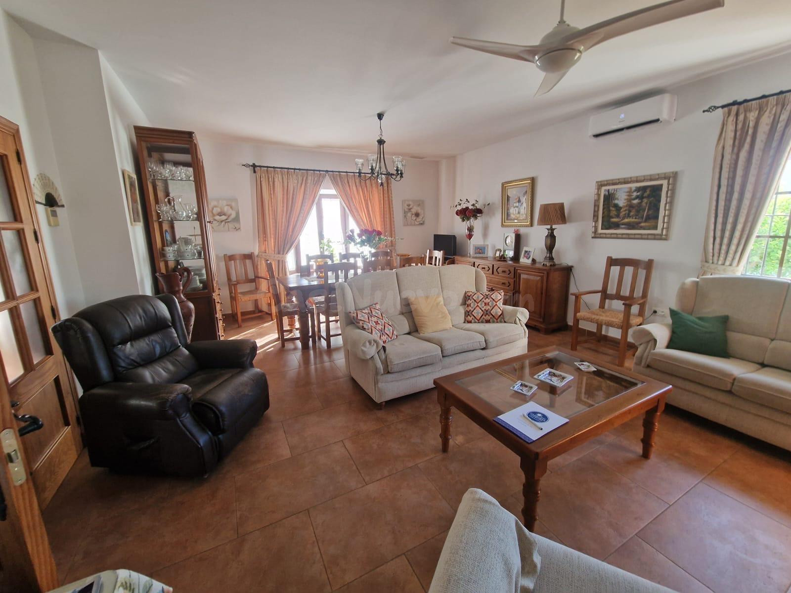 Chalet independiente con sótano en San José de Malcocinado.