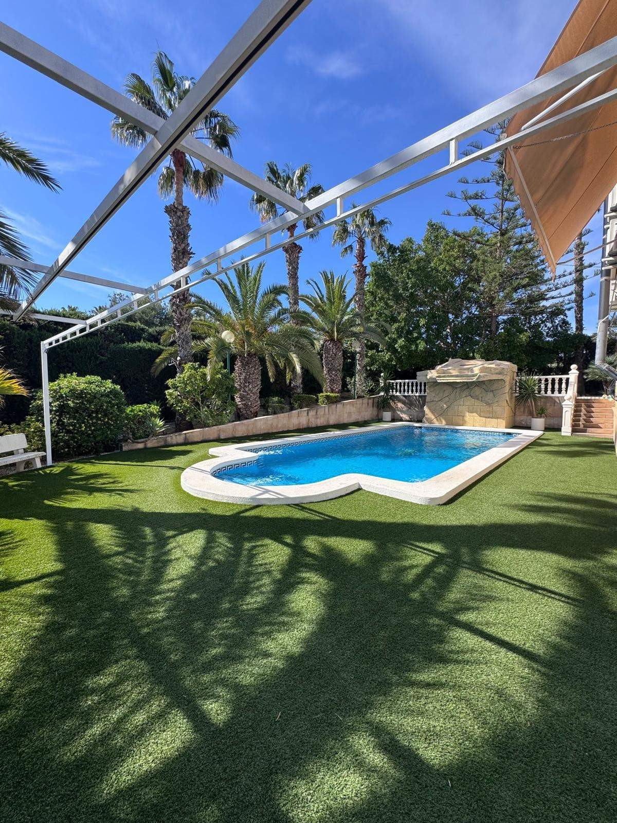 Impresionante Casa en Alquiler en Elche – Rebolledo por €500