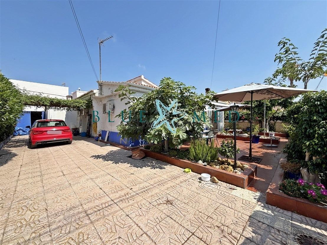 CHALET INDEPENDIENTE EN PLANTA BAJA A 300 METROS DE LA PLAYA DE NARES Y BAHÍA