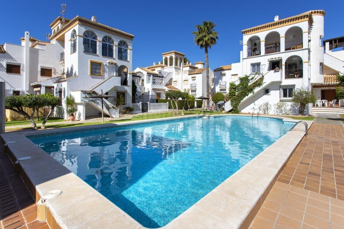 Dúplex exclusivo totalmente renovado con vistas al mar – Playa Flamenca