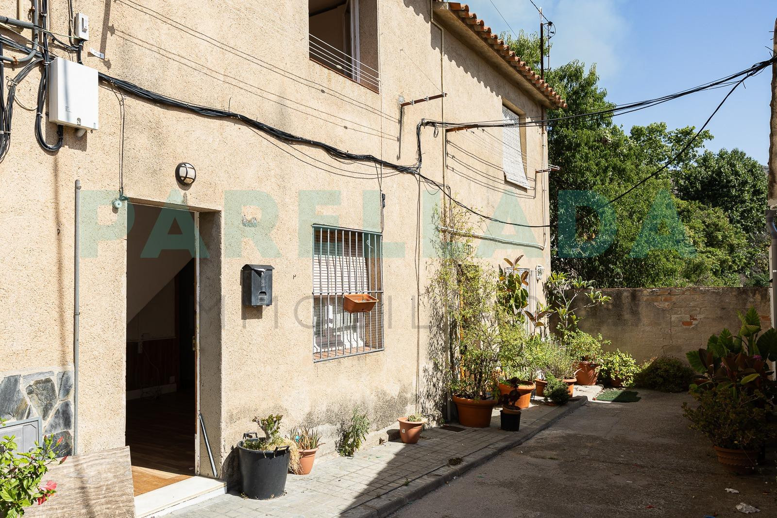 Encantadora casa con gran potencial para reformar en Tiana