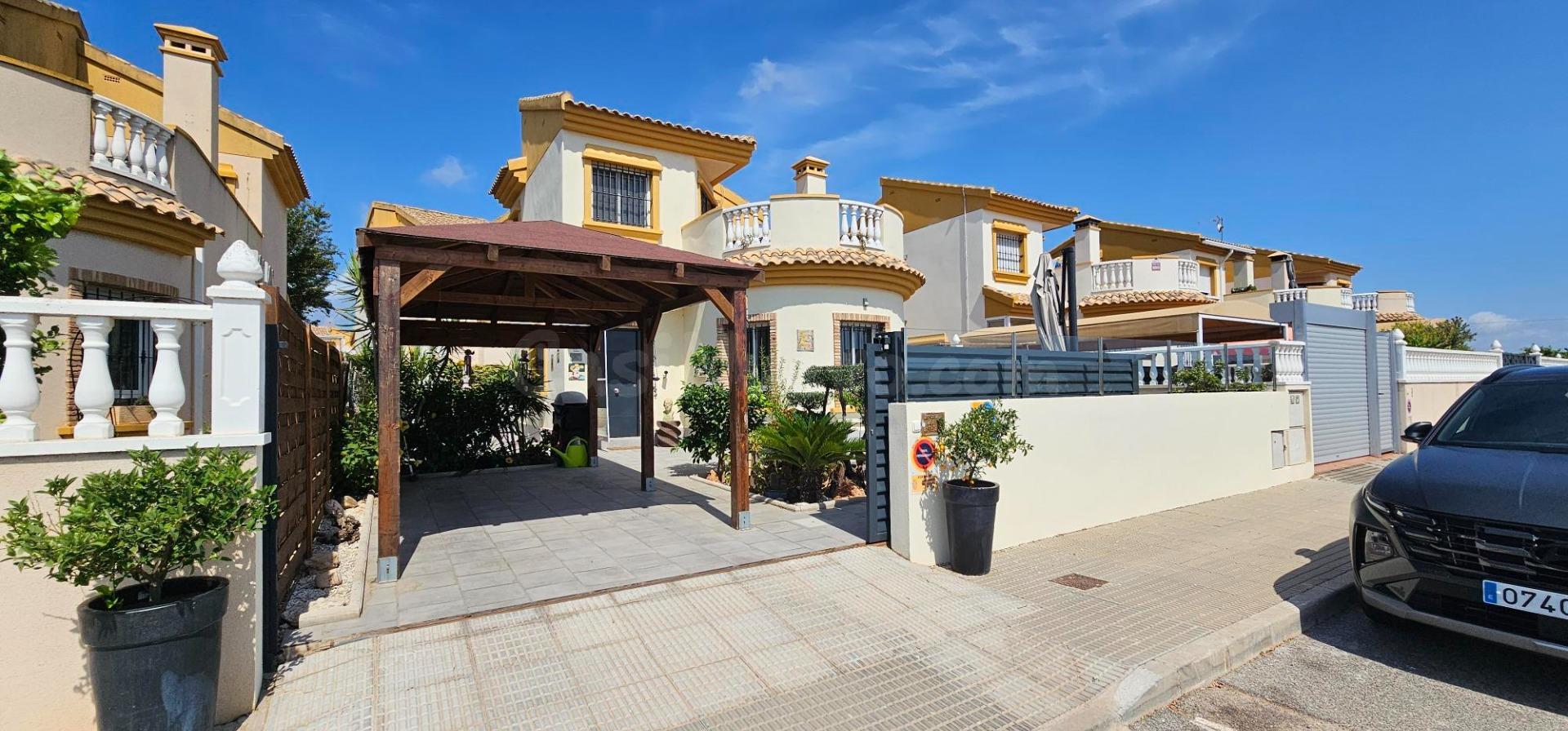 Chalet independiente con jacuzzi en El Raso, Guardamar del Segura.