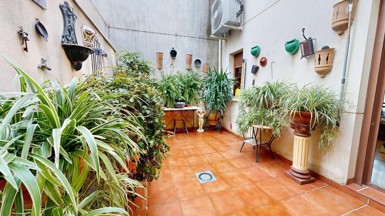 D. Amplia Casa con sotano en Villafranca, Córdoba - Ideal para Entrar a Vivir
