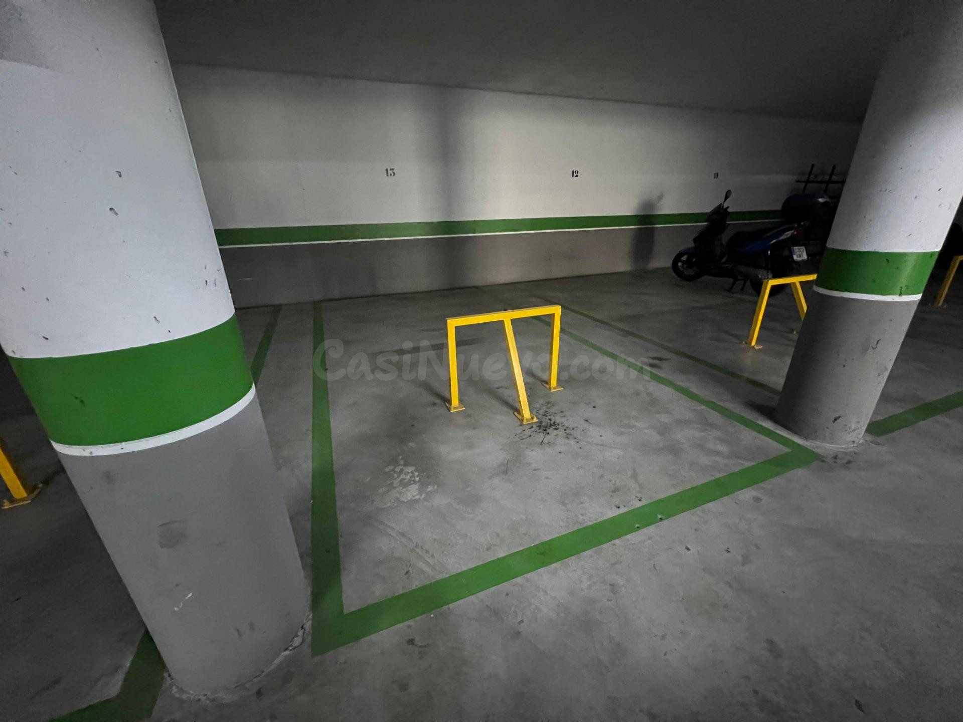 D. ¡Oportunidad! Amplia plaza de garaje en Parque Azahara, Córdoba