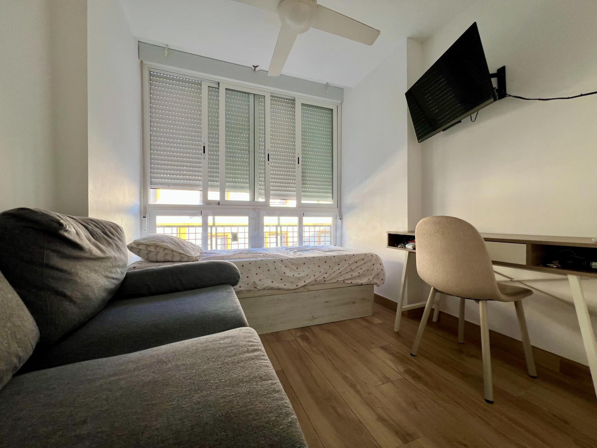 ¡Alquila tu habitación en un piso recien reformado, perfecto para estudiantes, en Ciudad Jardín!