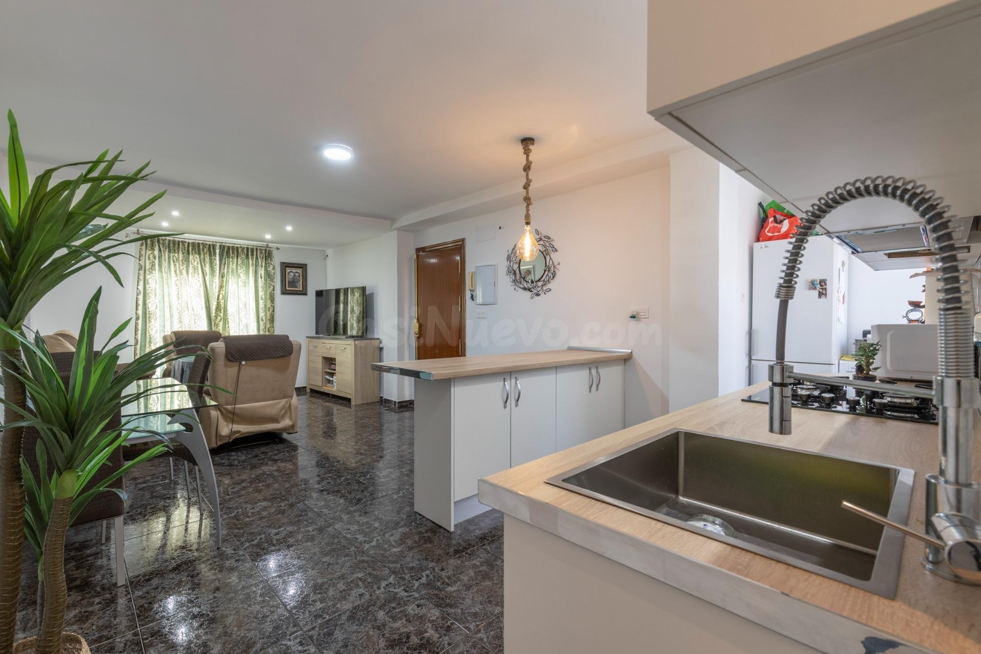 Ático reformado con ascensor, terraza y chimenea, listo para entrar a vivir