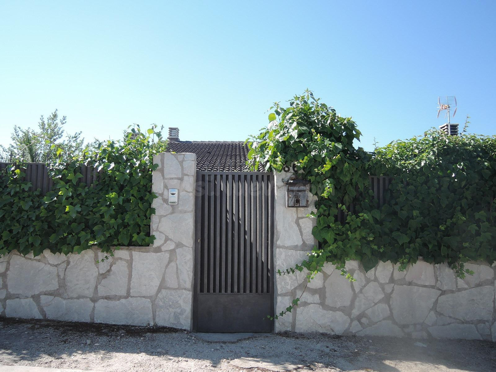 Se vende Casa OKUPDA en  Valdehondillo 60 Uceda, (Guadalajar