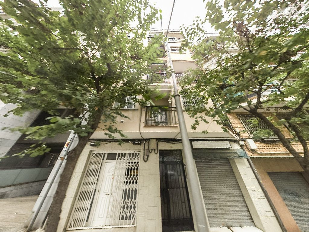 Se vende Casa Adosada OKUPADA en Moli 106 Barcelona, (Barcelona).