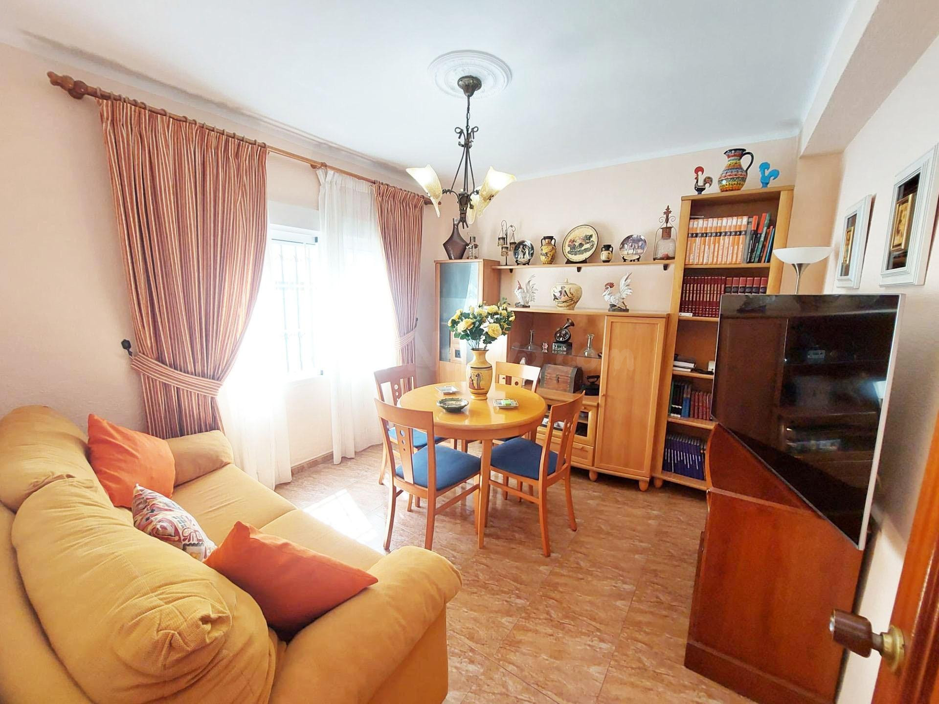 Casa mata 5 dormitorios lista para entrar a vivir en el centro de Arroyo