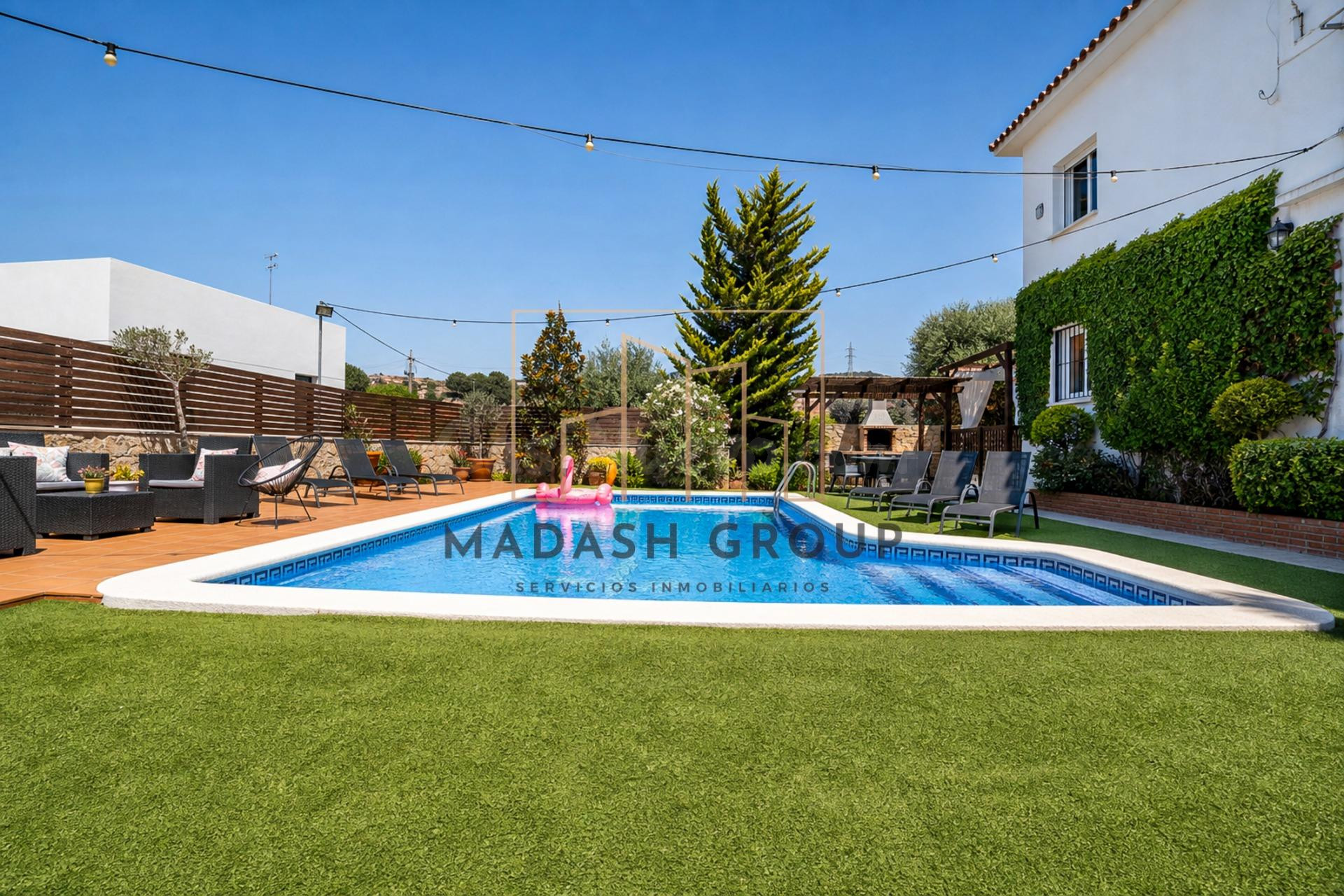 Hay casas que simplemente se visitan y otras en las que, desde el primer momento, puedes imaginar cómo sería vivir en ellas