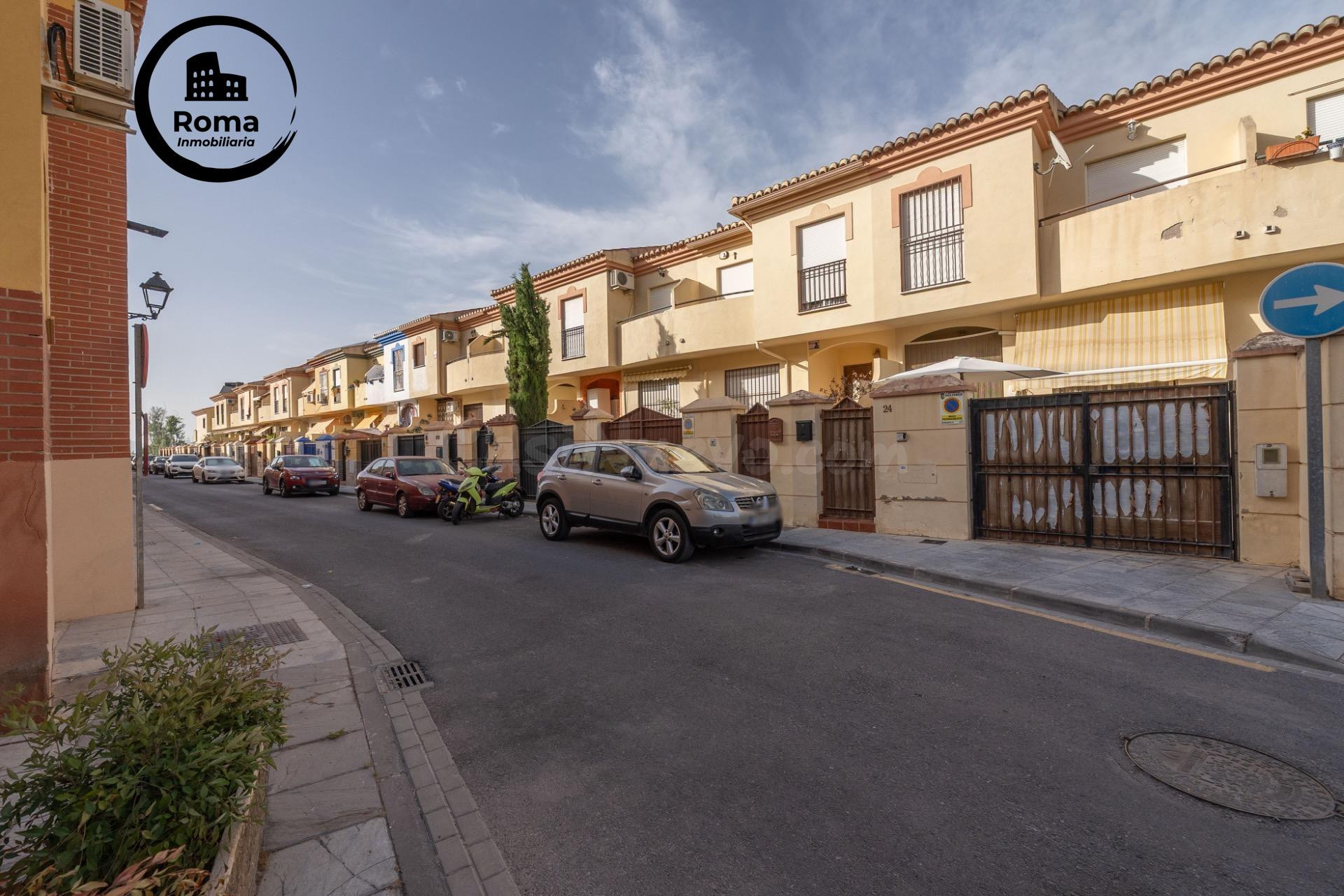 ¡MAGNIFICA CASA UNIFAMILIAR ADOSADA EN LOMALINDA, OGIJARES!