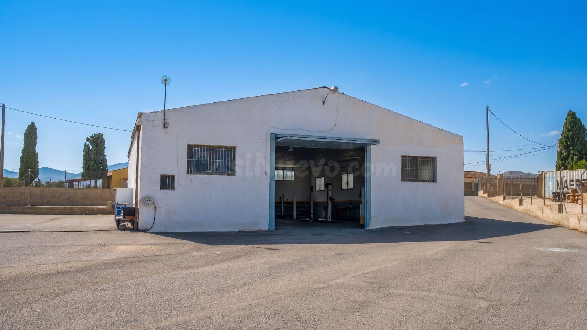 Finca con Nave Industrial en Elche, zona Matola
