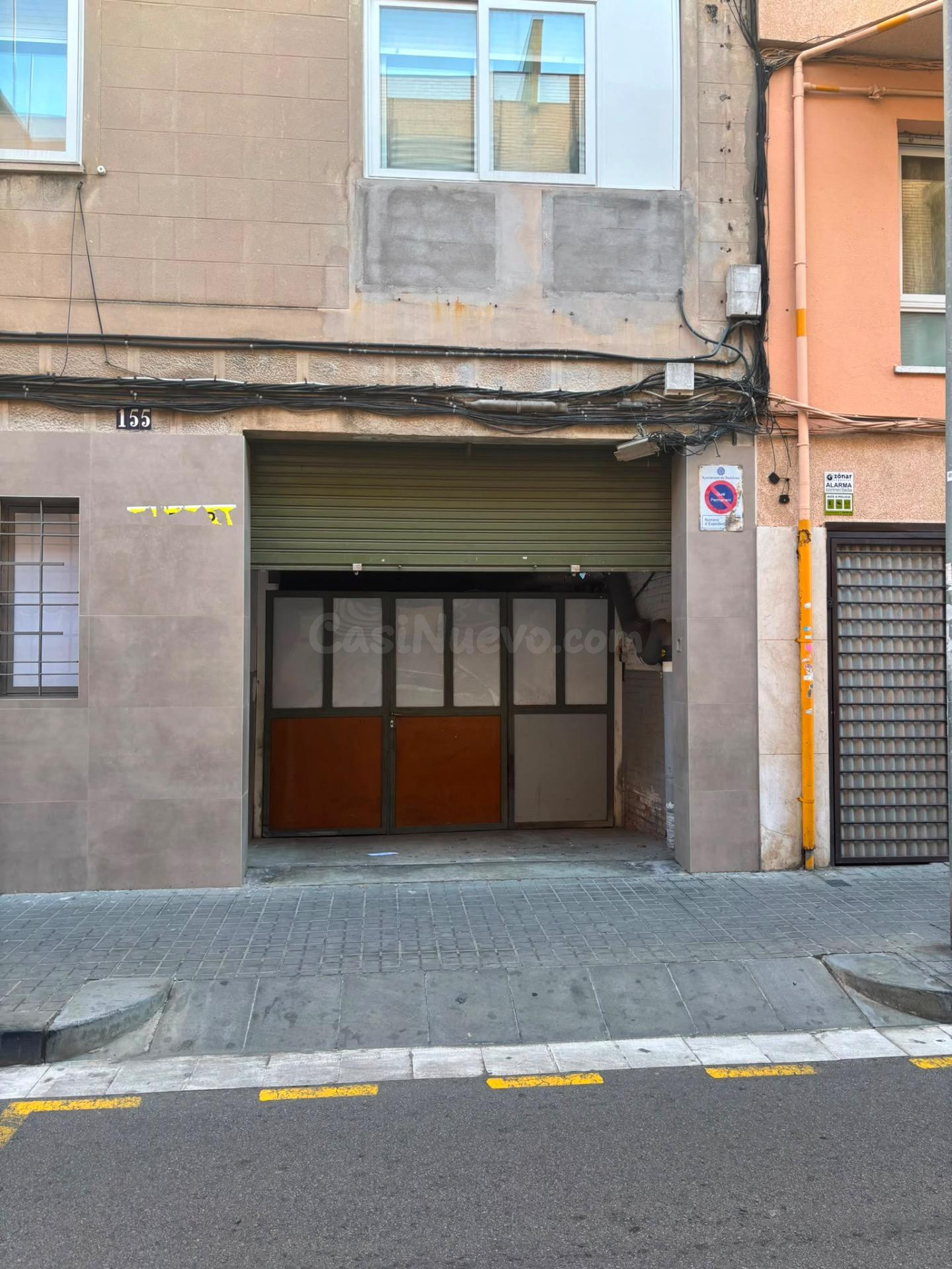 Amplio local comercial de 204 m2 con acceso para vehículos en el centro de Badalona