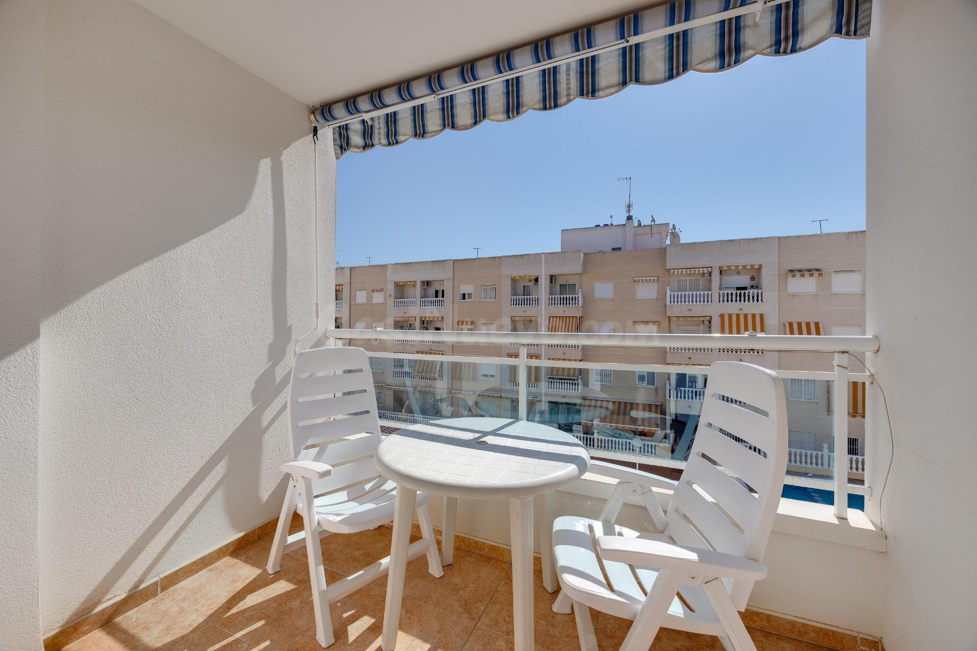 Apartamento 1 dormitorio con plaza de garaje, trastero y piscina comunitaria en Torrevieja