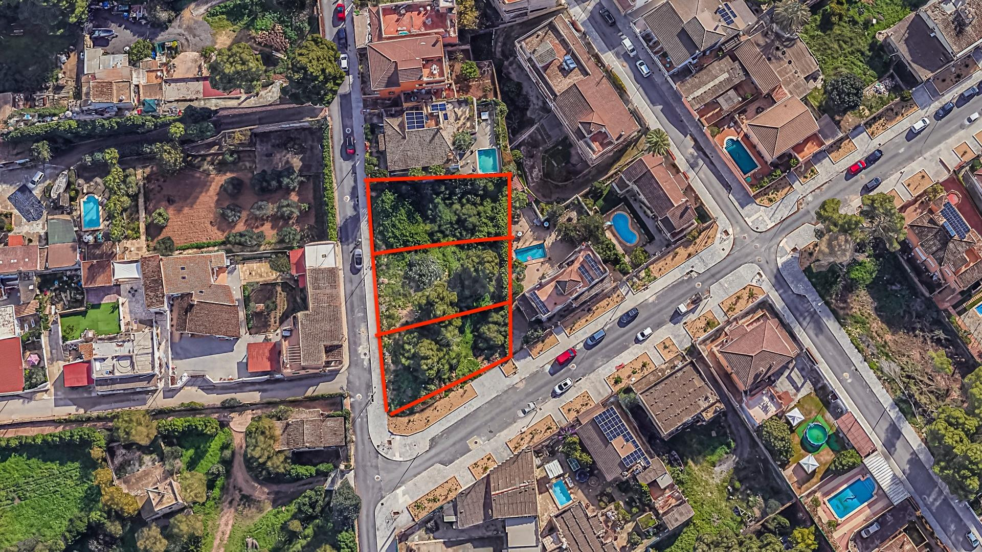 Solar urbano con posibilidad de 3 parcelas para tres chalets exclusivos