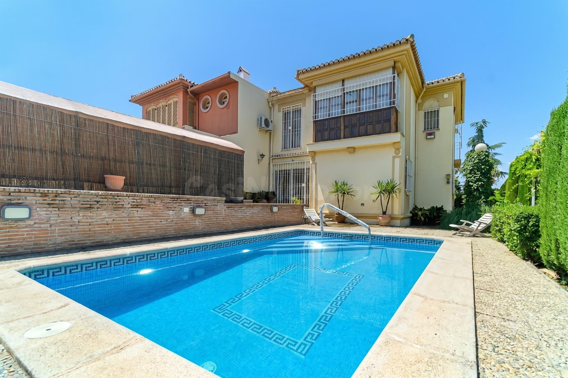 ¡Tu Oasis Privado de Lujo en Cortijo del Aire: Piscina, Espacio y Exclusividad en Albolote!