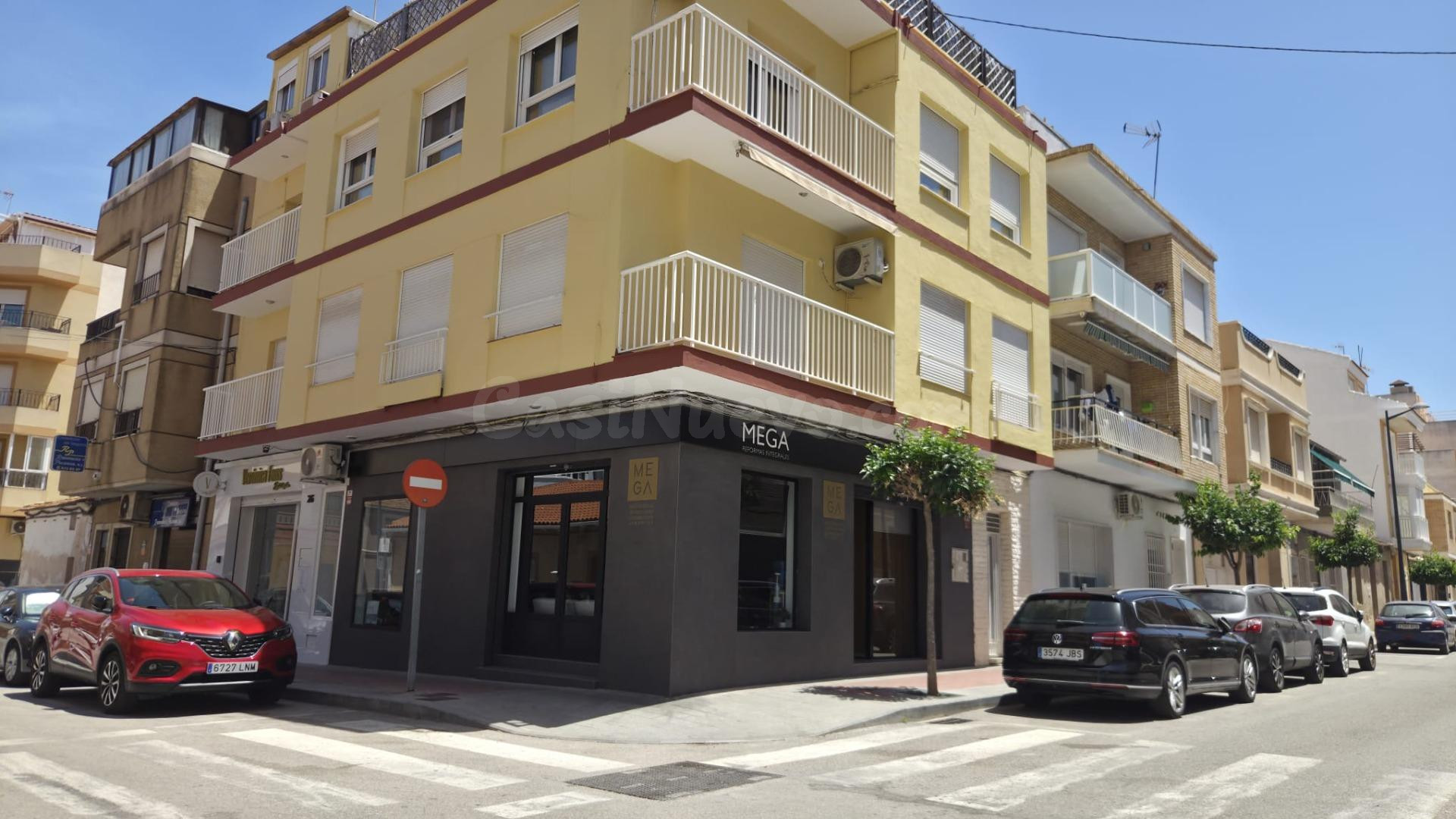 ¡INVERSIÓN! Fantástico local comercial en el centro de Guardamar del Segura (Alicante)