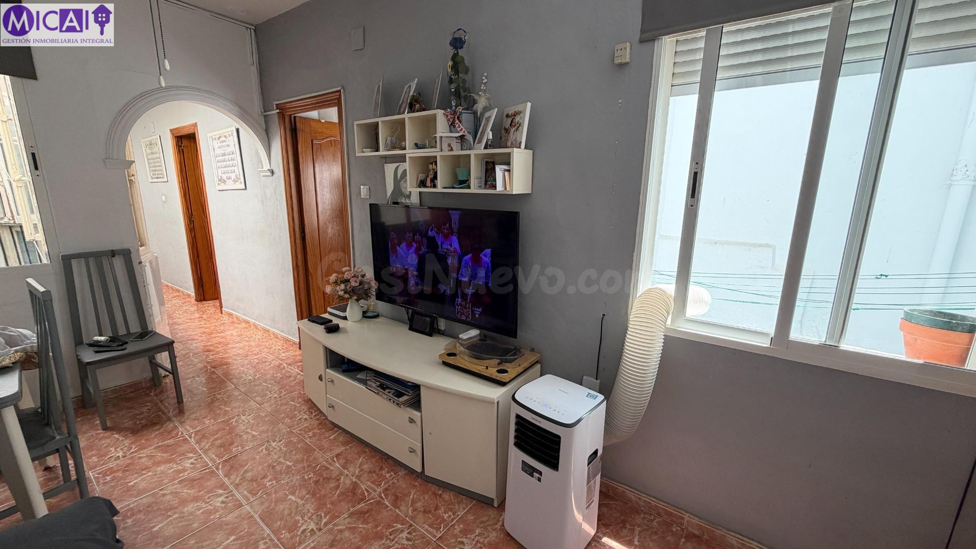 ¡Descubre esta encantadora vivienda en pleno corazón de la ciudad!