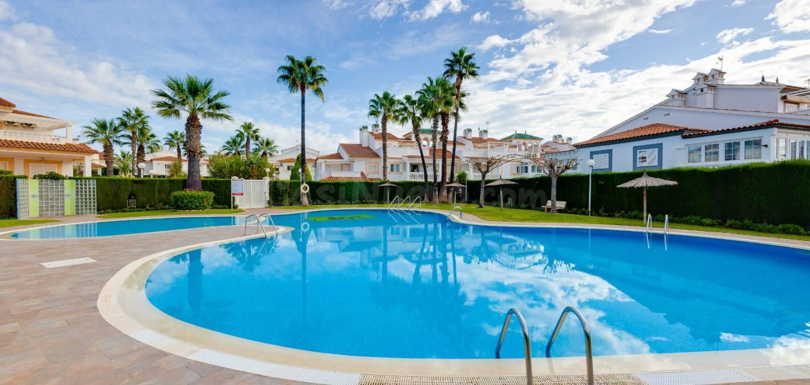 Luminoso apartamento dúplex con terraza y solárium, a 1 km de la playa de La Zenia