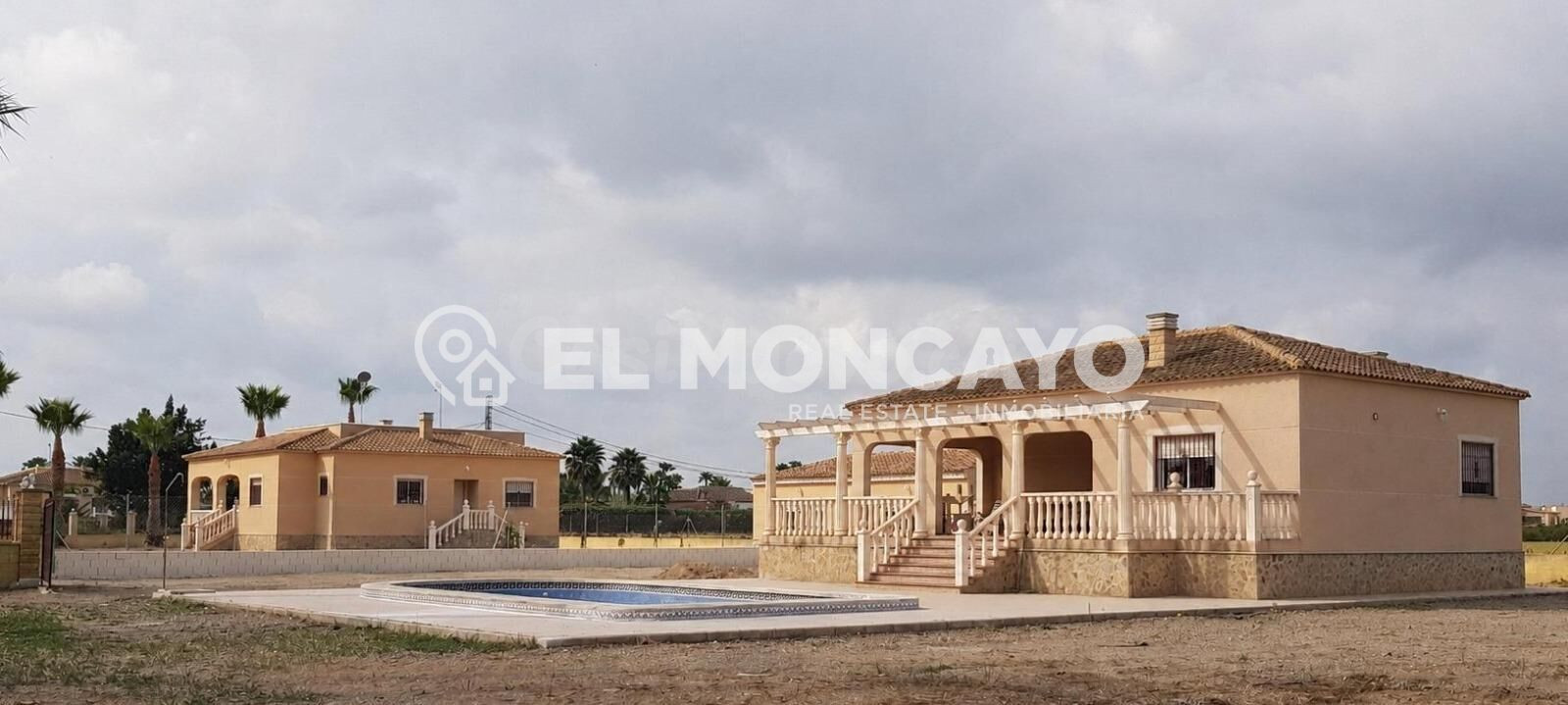 Fantástica parcela rústica con dos viviendas independientes y piscina privada en Catral, Alicante, Costa Blanca