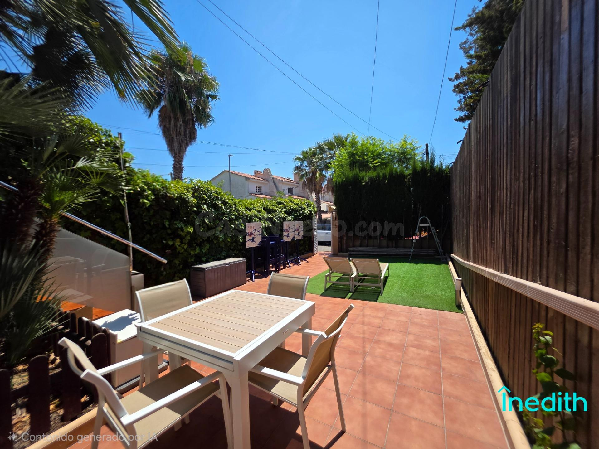 Bonita casa adosada en urbanización privada Vallpineda a dos minutos de Sitges