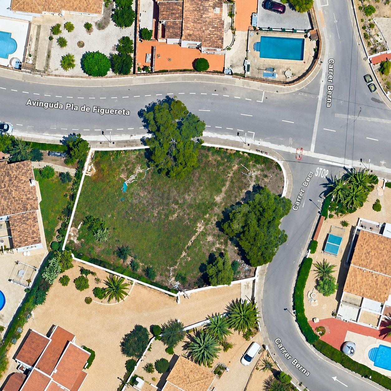 Parcela urbana de esquina en Bello Horizonte (La Nucía). El lugar perfecto para construir la villa de tus sueños o desarrollar un proyecto con gran rentabilidad.