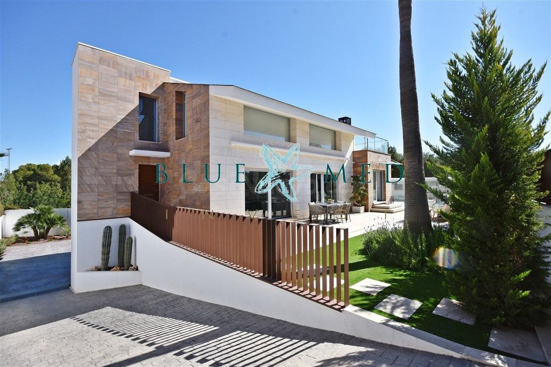 PRECIOSO CHALET EN VENTA EN URBANIZACIÓN LA CHARCA, TOTANA